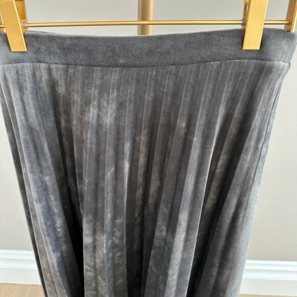 D. Exterior Velvet Pleated Mini Skirt – Size XS – Made in Italy - Picture 3 of 3